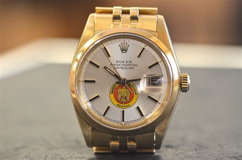 ad ore 6 in controluce intravedi il logo rolex|Orologeria Tempus.